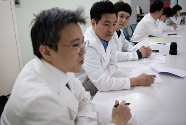 다낭성난소증후군 가임기 여성에게 필요한 치료가 선행되어야