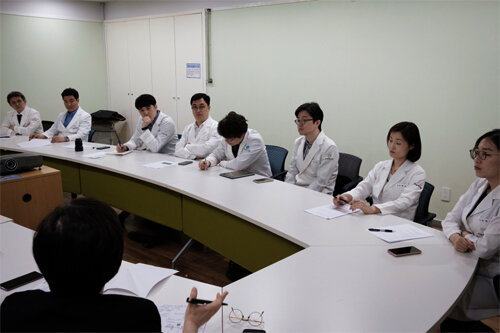 한방에서의 갱년기 치료는 “자연스러운 호르몬 균형을 맞추는 것에 초점을 둬”