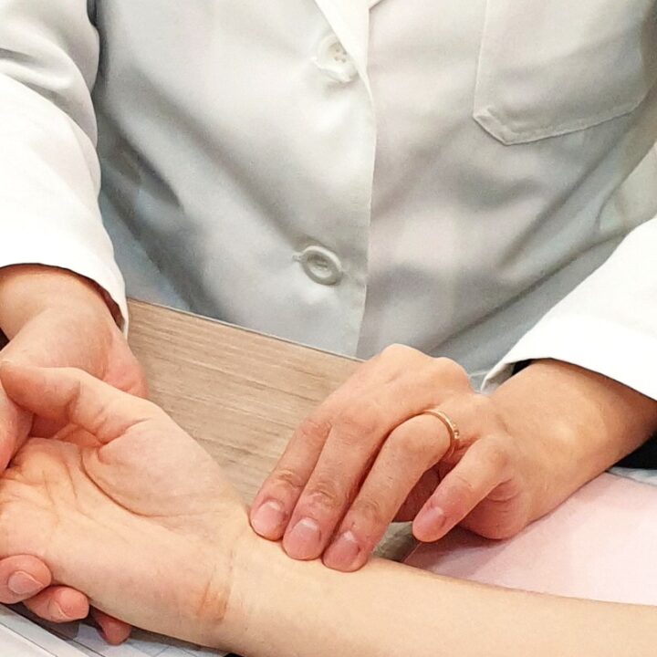 노원 계류유산치료 – 한의사 손목 진맥